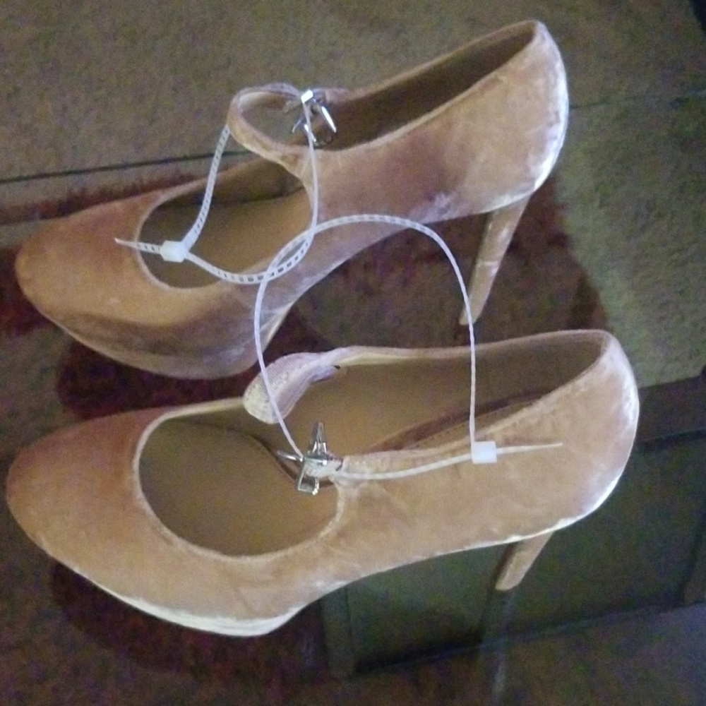Shoes - Picture 3 of 3